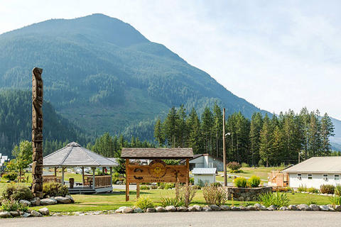 Ford Mountain correctional centre sign with mountains in the background